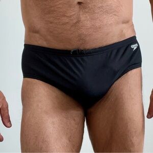 Speedo Men's Black Swim briefs, Competitive fit